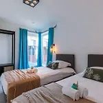 Huswell - Family-Friendly House With Sunny Terrace And Garden