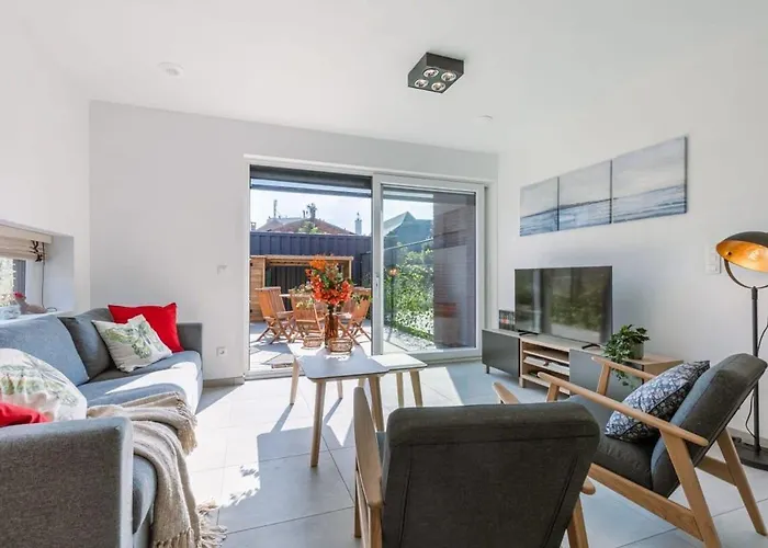 Huswell - Family-Friendly House With Sunny Terrace And Garden